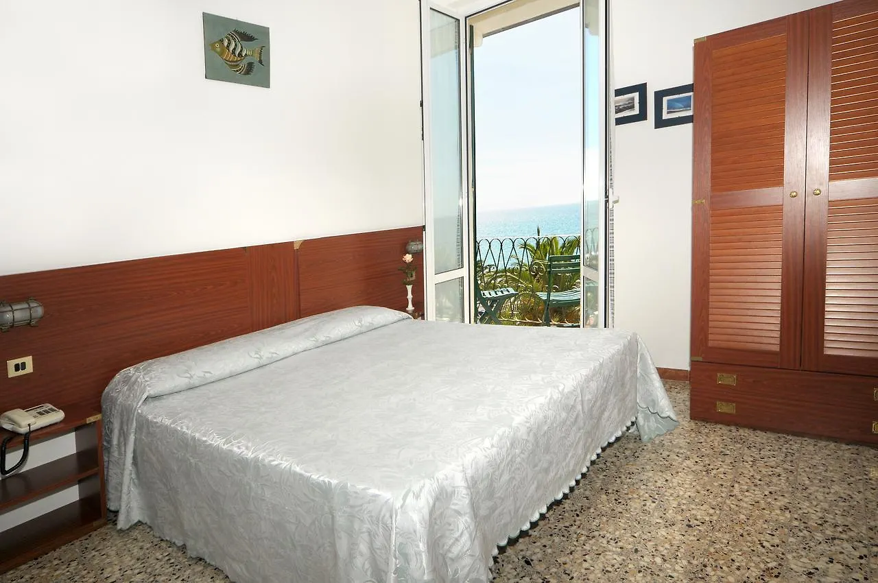 Hotel Gambone Finale Ligure 2*,